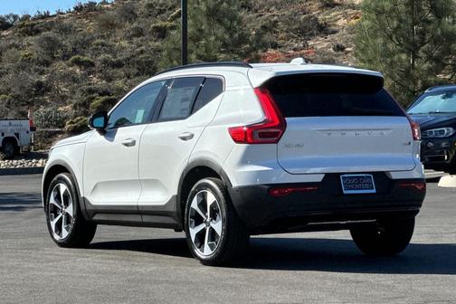 2026 Volvo XC40 B5 Plus