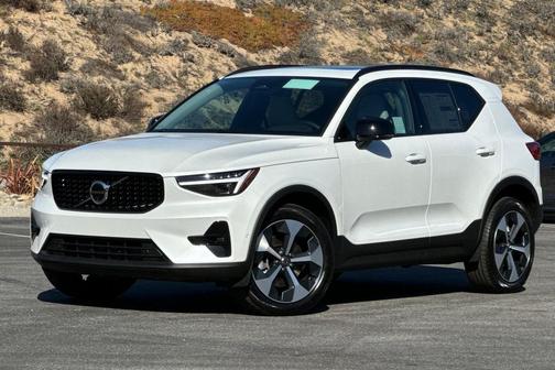 2026 Volvo XC40 B5 Plus
