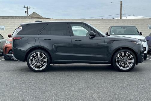 2025 Land Rover Range Rover Sport SE
