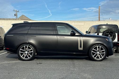 2025 Land Rover Range Rover P400 SE 7 Seat