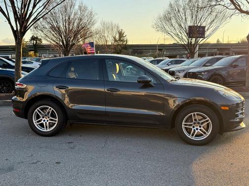 2021 Porsche Macan Base