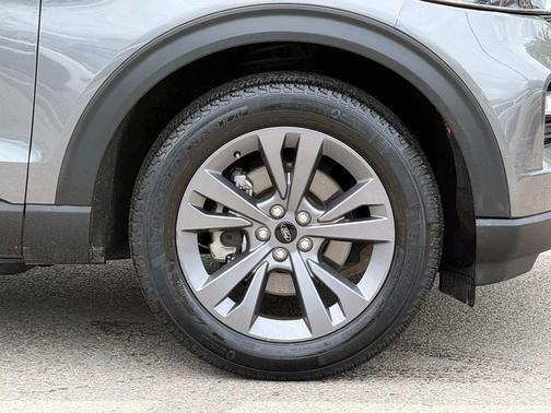 Gray Metallic 2022 Ford Explorer XLT