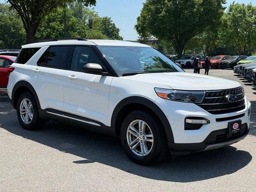 Star White 2022 Ford Explorer XLT