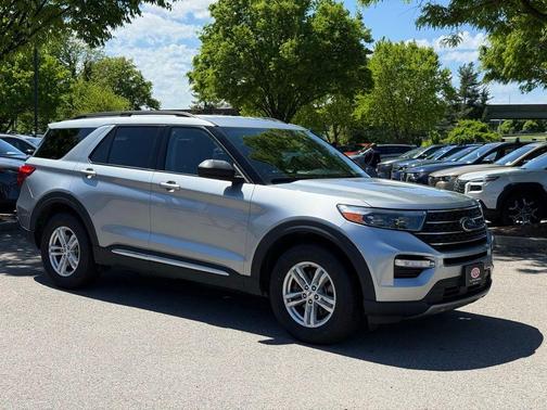 Silver Metallic 2022 Ford Explorer XLT