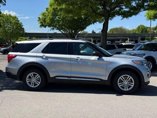 Silver Metallic 2022 Ford Explorer XLT