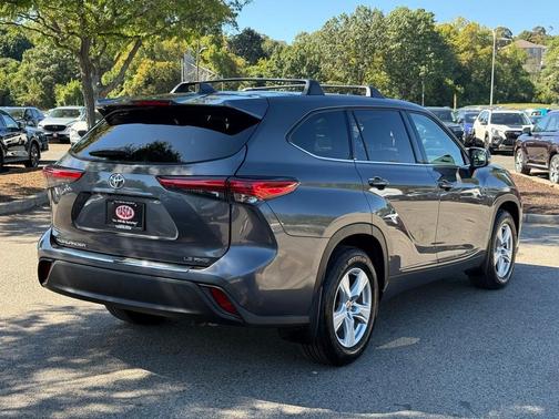 2022 Toyota Highlander LE