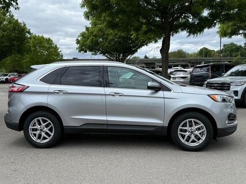 Silver Metallic 2023 Ford Edge SEL