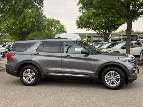 Gray Metallic 2022 Ford Explorer XLT