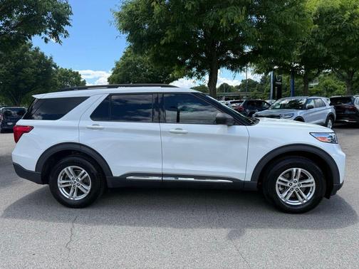 Oxford White 2020 Ford Explorer XLT