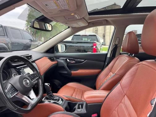 White 2017 Nissan Rogue SL