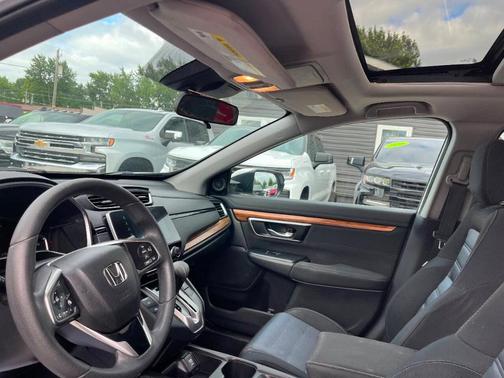 White 2018 Honda CR-V EX