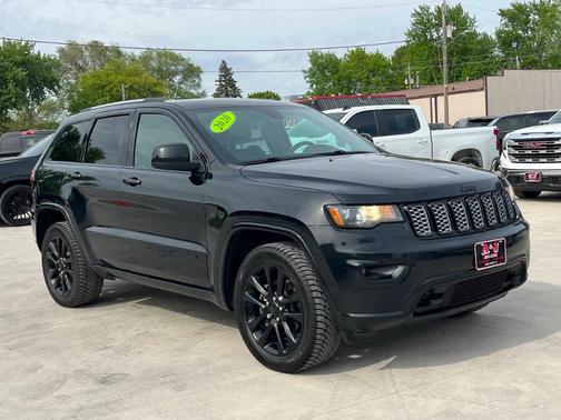 Black 2020 Jeep Grand Cherokee Altitude