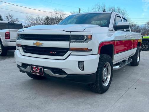 White 2018 Chevrolet Silverado 1500 LT