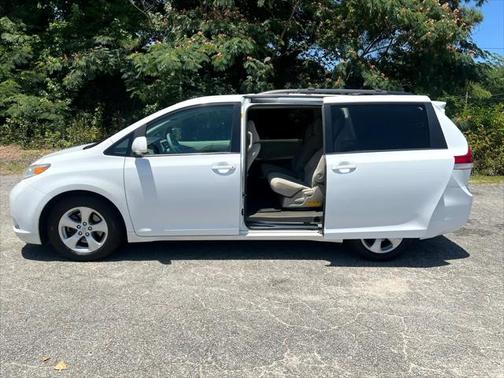 2011 Toyota Sienna LE