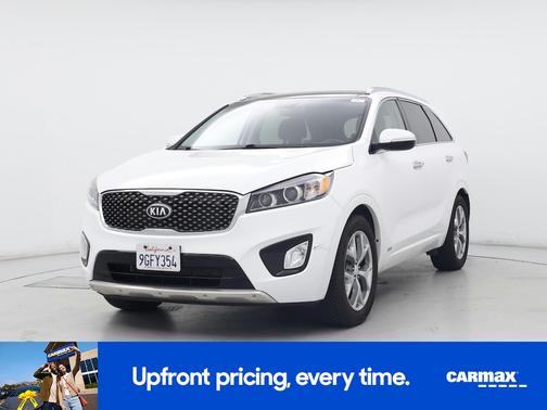 White 2017 Kia Sorento SX