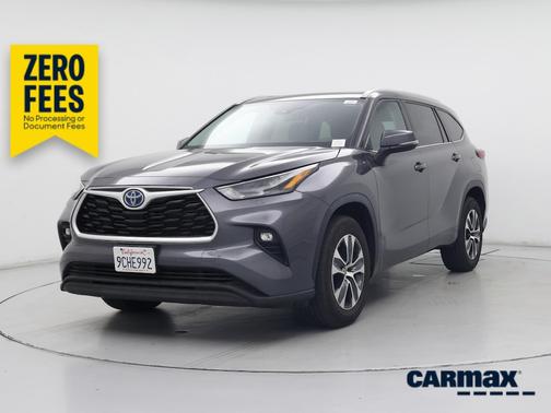 Gray 2022 Toyota Highlander Hybrid XLE