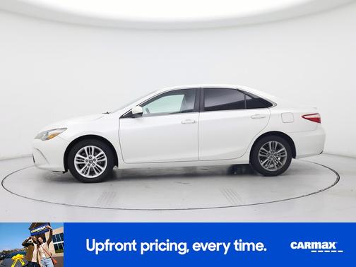 White 2017 Toyota Camry SE