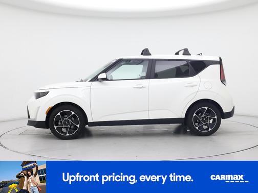 White 2025 Kia Soul EX