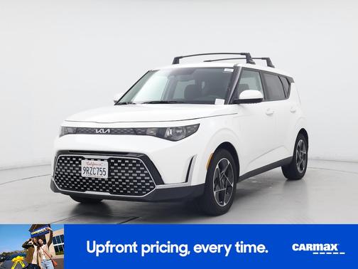 White 2025 Kia Soul EX