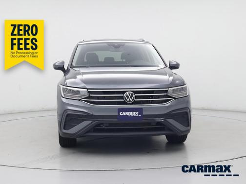 Gray 2024 Volkswagen Tiguan SE