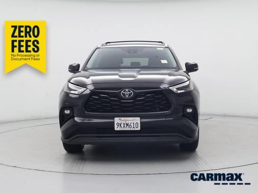Black 2024 Toyota Highlander XLE