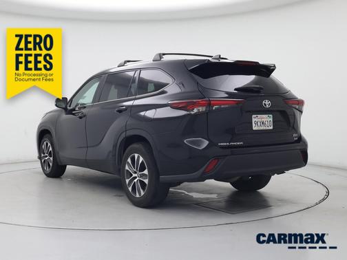 Black 2024 Toyota Highlander XLE