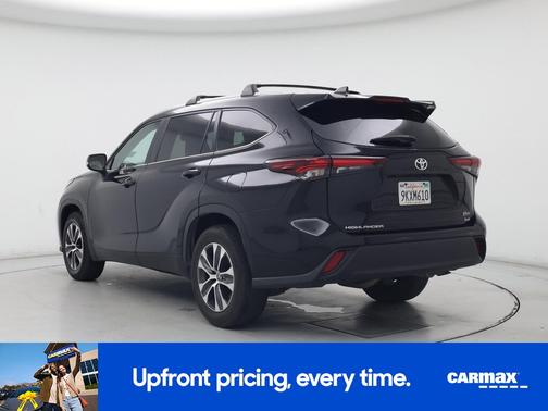 Black 2024 Toyota Highlander XLE