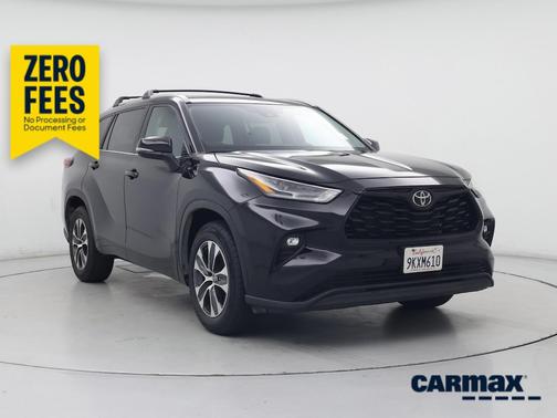 Black 2024 Toyota Highlander XLE