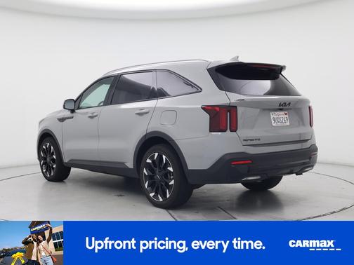 White 2025 Kia Sorento EX