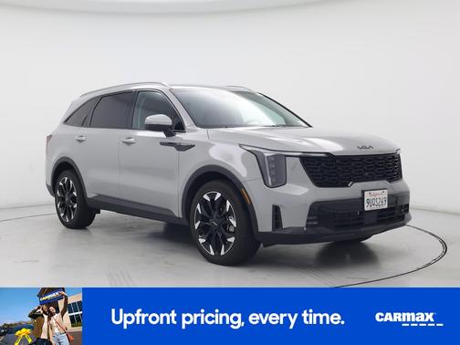 White 2025 Kia Sorento EX