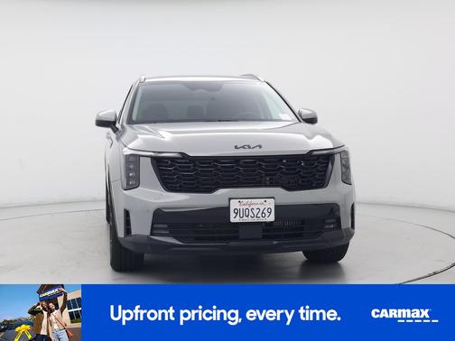 White 2025 Kia Sorento EX