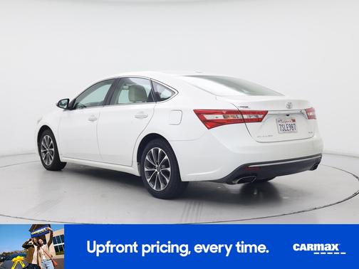 White 2016 Toyota Avalon XLE