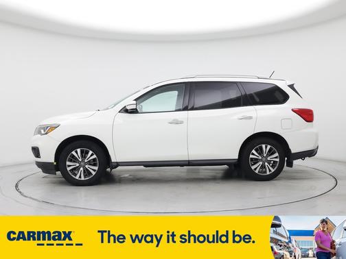 2017 Nissan Pathfinder SV