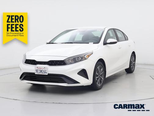 White 2023 Kia Forte LXS