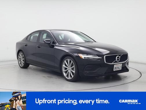 Black 2019 Volvo S60 T5 Momentum