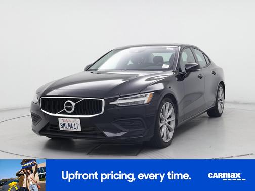 Black 2019 Volvo S60 T5 Momentum