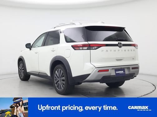 White 2022 Nissan Pathfinder SL