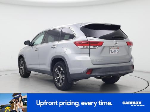 Gray 2019 Toyota Highlander LE