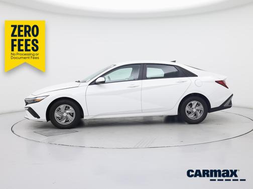 White 2025 Hyundai ELANTRA SE