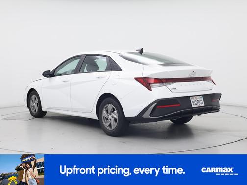 White 2025 Hyundai ELANTRA SE