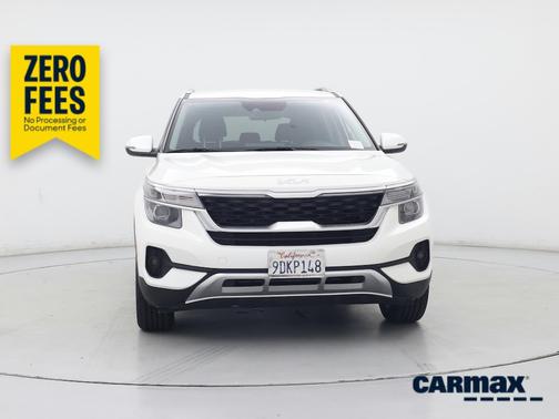 White 2023 Kia Seltos S