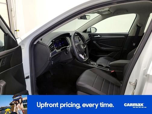 White 2023 Volkswagen Jetta SE