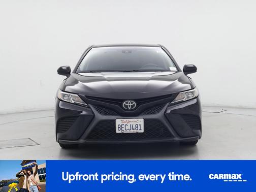 Black 2018 Toyota Camry SE