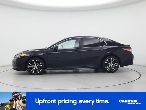 Black 2018 Toyota Camry SE