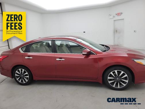 Red 2016 Nissan Altima SV