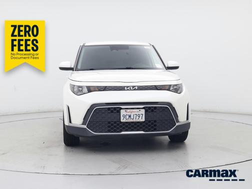 White 2023 Kia Soul LX