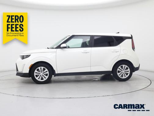 White 2023 Kia Soul LX