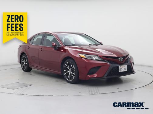 Red 2018 Toyota Camry SE