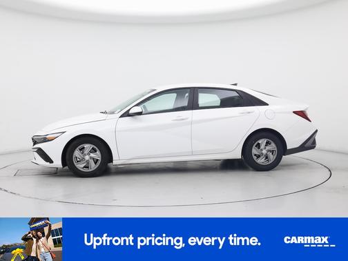 White 2024 Hyundai ELANTRA SE
