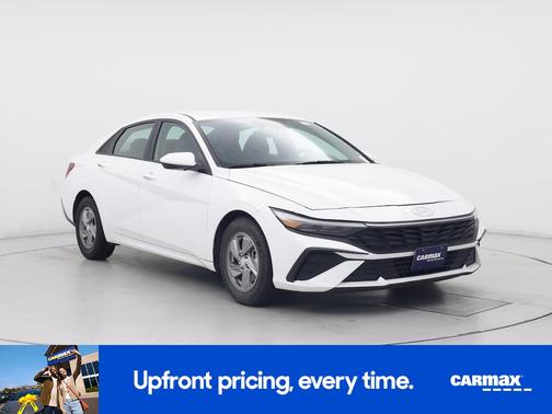 White 2024 Hyundai ELANTRA SE